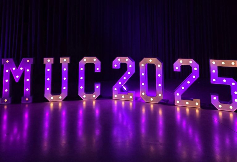 Leuchtende Buchstaben: MUC2025